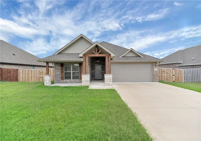 Homes for sale in Pea Ridge, AR | 2413 England Ln, Pea Ridge, AR 72751 | MLS# 1353918