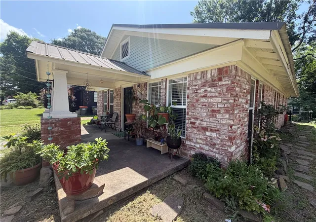 Homes for sale in Russellville, AR | 501 W 6th St, Russellville, AR 72801 | MLS# 1353968