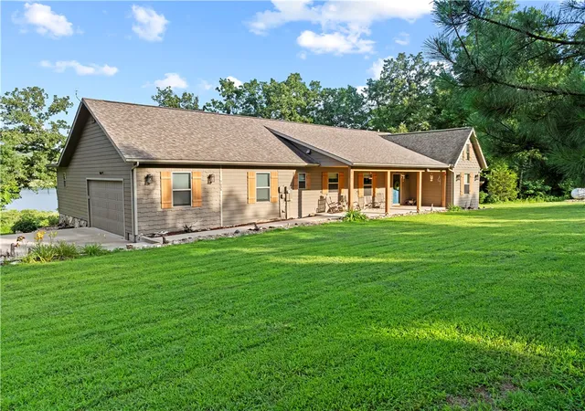 Photo 3 of Single family home for sale at 7658 Trout Pond Rd, Lead Hill, AR 72644 | MLS# 1353990 | Listing updated on 2026-08-04