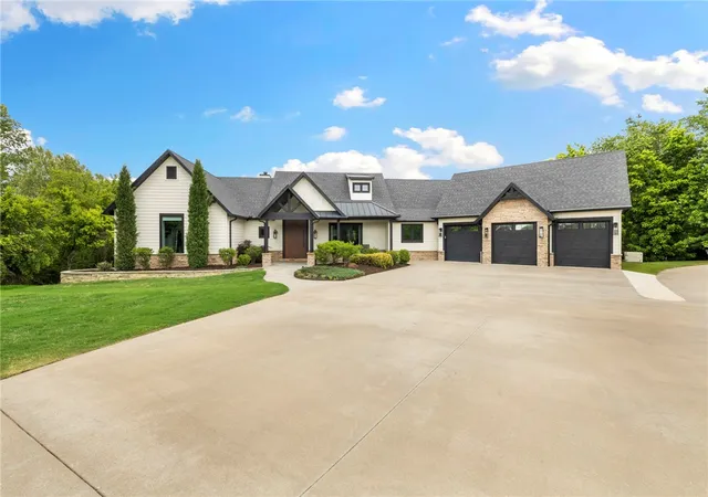 Homes for sale in Cave Springs, AR | 260 W Brown Rd, Cave Springs, AR 72718 | MLS# 1351548