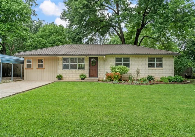 1st image of 505 3rd Ave, Gravette, AR 72736 | MLS# 1353620