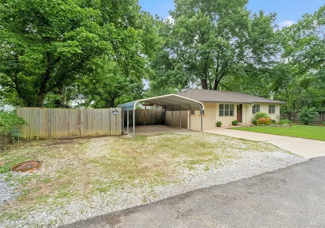 2nd image of 505 3rd Ave, Gravette, AR 72736 | MLS# 1353620