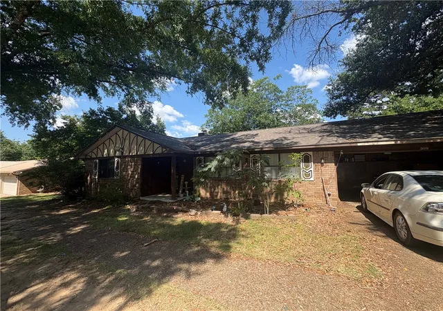 2nd image of 309 S Inglewood Ave, Russellville, AR 72801 | MLS# 1354067