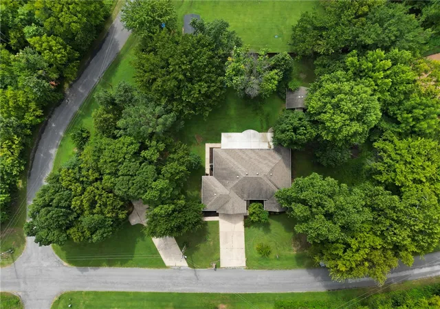 2nd image of 32 Cannich Dr, Bella Vista, AR 72715 | MLS# 1354070