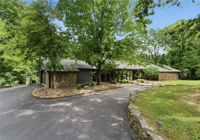 Homes for sale in Rogers, AR | 105 E Woodside Ln, Rogers, AR 72756 | MLS# 1353730