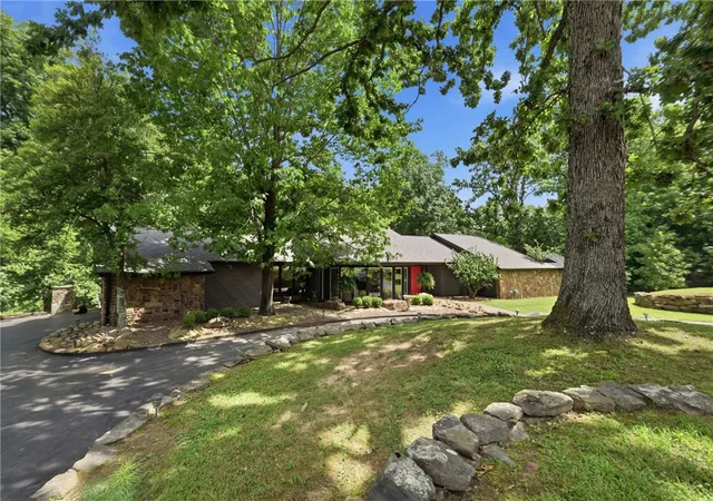 Homes for sale in Rogers, AR | 105 E Woodside Ln, Rogers, AR 72756 | MLS# 1353730