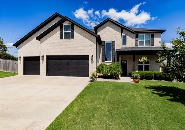 1st image of 402 Shady Oak Cir, Cave Springs, AR 72718 | MLS# 1354078