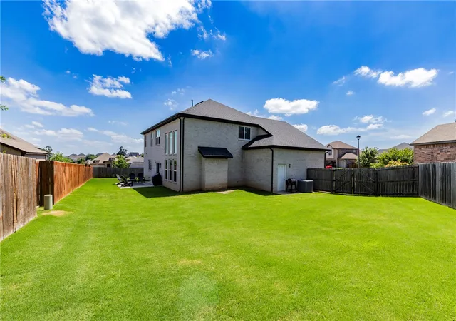 2nd image of 402 Shady Oak Cir, Cave Springs, AR 72718 | MLS# 1354078