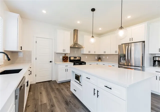 Photo 5 of Sale Pending at 402 Shady Oak Cir, Cave Springs, AR 72718 | MLS# 1354078 | Listing updated on 2026-08-04