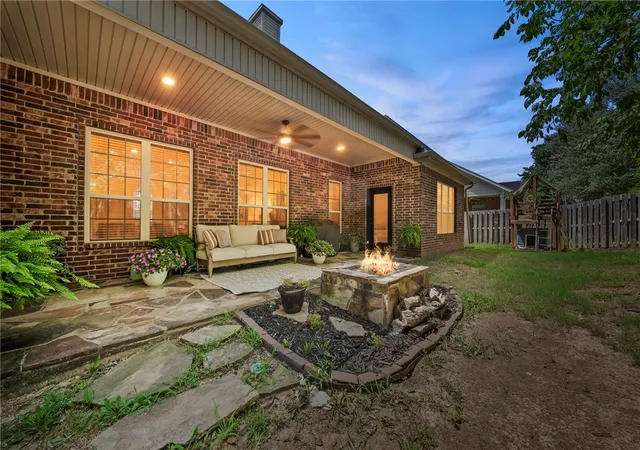 3rd image of 207 N Angel Falls Ln, Springdale, AR 72762 | MLS# 1353970