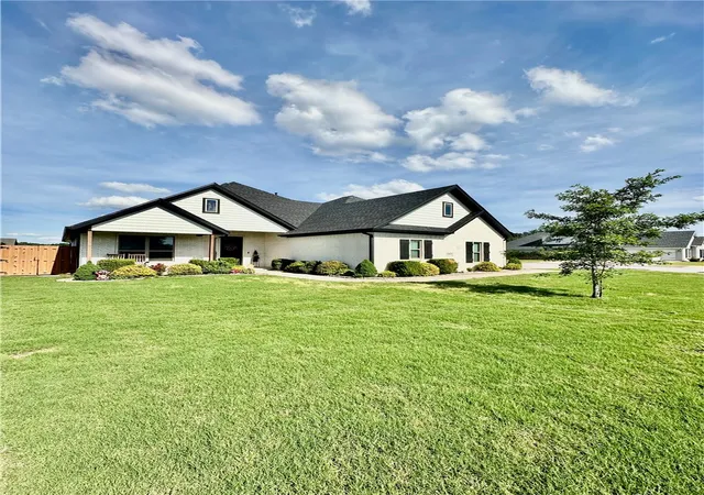 2nd image of 690 Malbec Rd, Tontitown, AR 72762 | MLS# 1354147