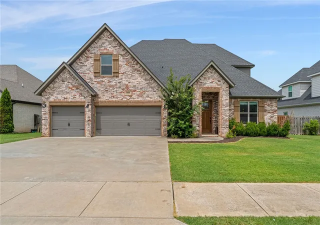 Homes for sale in Bentonville, AR | 1060 Elizabeth Dr, Bentonville, AR 72713 | MLS# 1354089