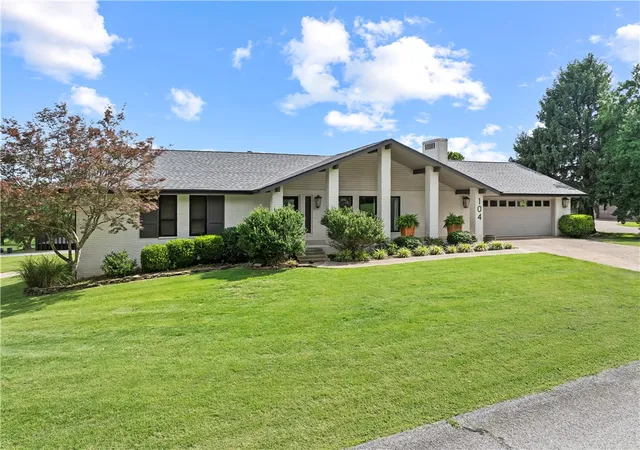 1st image of 104 W Watts St, Harrison, AR 72601 | MLS# 1354268