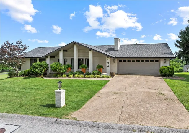 2nd image of 104 W Watts St, Harrison, AR 72601 | MLS# 1354268
