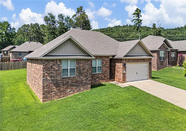 Homes for sale in Russellville, AR | 233 Redwood Ln, Russellville, AR 72802 | MLS# 1354203