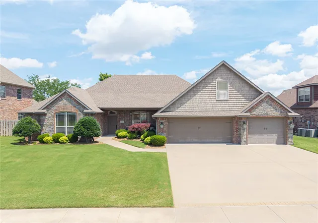 Photo 1 of Single family home for sale at 6105 W Bainbridge Dr, Rogers, AR 72758 | MLS# 1353958 | Listing updated on 2026-07-04