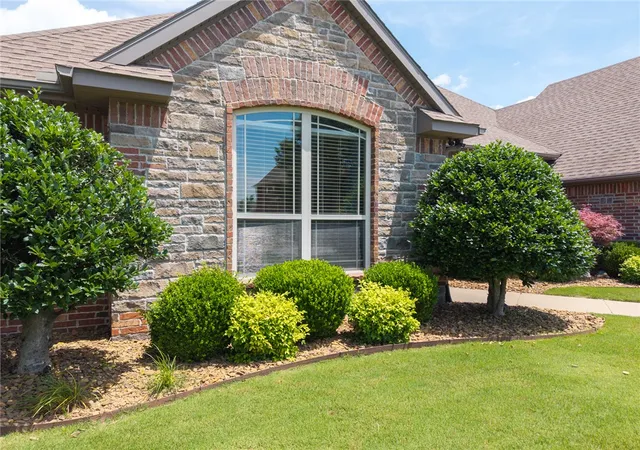 Photo 4 of Single family home for sale at 6105 W Bainbridge Dr, Rogers, AR 72758 | MLS# 1353958 | Listing updated on 2026-07-04