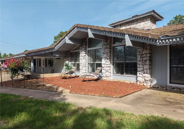 Homes for sale in Van Buren, AR | 1 Vista Hills Blvd, Van Buren, AR 72956 | MLS# 1354310