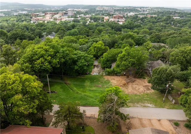 2nd image of 216 N Fletcher Ave, Fayetteville, AR 72701 | MLS# 1352533