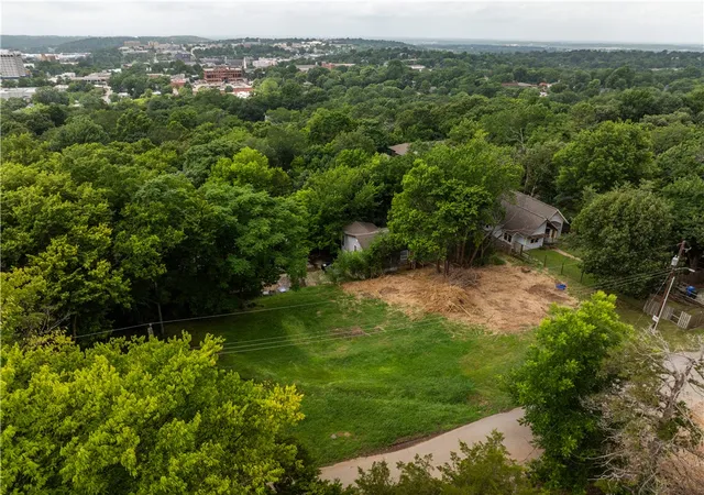 3rd image of 216 N Fletcher Ave, Fayetteville, AR 72701 | MLS# 1352533