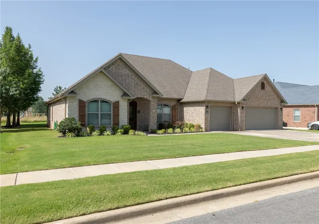 3rd image of 2661 W Vanike Dr, Fayetteville, AR 72704 | MLS# 1353857