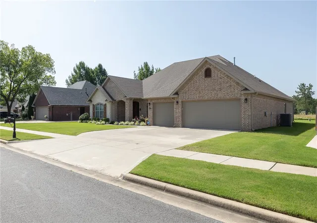 4th image of 2661 W Vanike Dr, Fayetteville, AR 72704 | MLS# 1353857