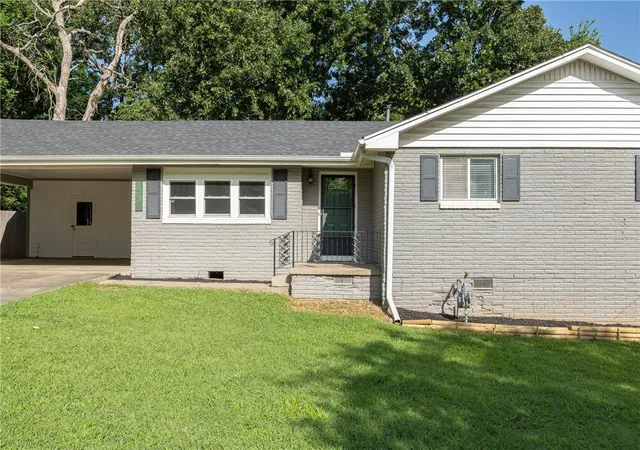 2nd image of 1931 N Old Wire Rd, Fayetteville, AR 72703 | MLS# 1354266