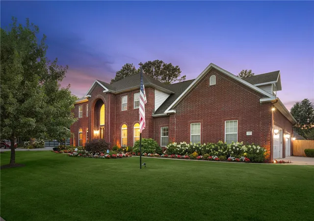 Photo 1 of Single family home for sale at 331 E Fairway Ln, Fayetteville, AR 72701 | MLS# 1354395 | Listing updated on 2026-10-05