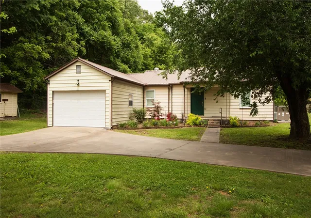 2nd image of 8504 Goose Creek Rd, Fayetteville, AR 72704 | MLS# 1354458