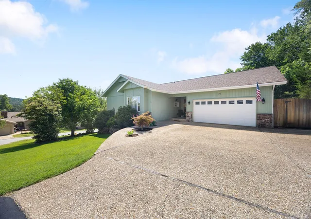 Photo 2 of Single family home for sale at 26 Everleigh Dr, Bella Vista, AR 72715 | MLS# 1354488 | Listing updated on 2026-07-10