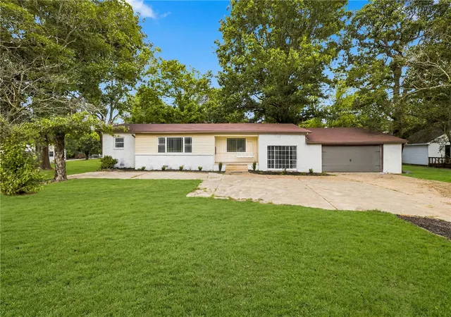 2nd image of 5976 E Huntsville Rd, Fayetteville, AR 72701 | MLS# 1354499
