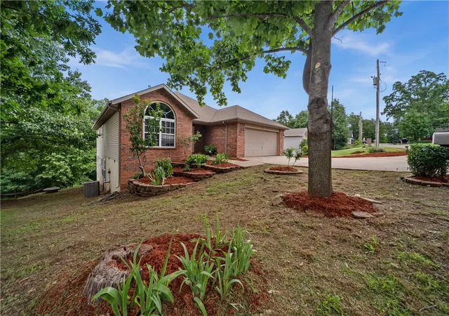 3rd image of 8 Faye Ln, Bella Vista, AR 72714 | MLS# 1354309