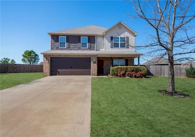 Photo 2 of Single family home for sale at 5005 W Bay Ct, Rogers, AR 72758 | MLS# 1354511 | Listing updated on 2026-07-13