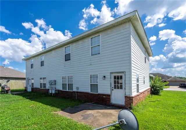 Photo 3 of House for sale at 917-919 Kensington Dr, Centerton, AR 72719 | MLS# 1354388 | Listing updated on 2026-07-08