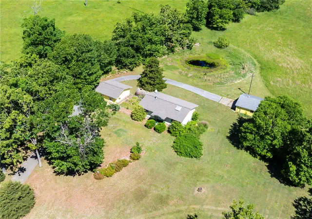 2nd image of 19110 Rocky Trail Rd, Gentry, AR 72734 | MLS# 1354557