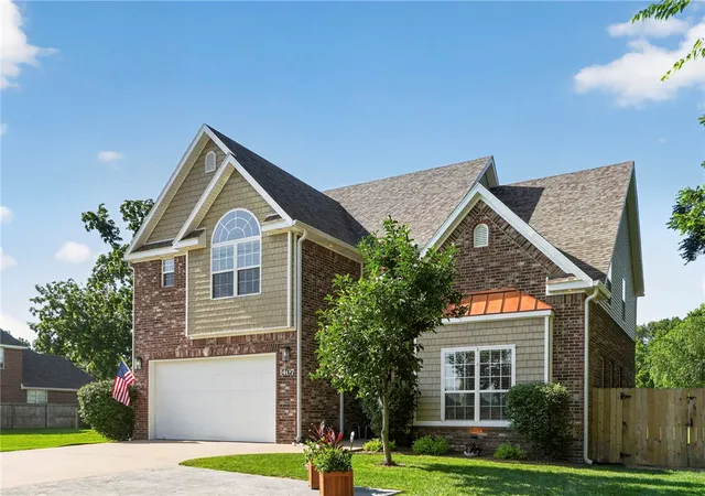 Homes for sale in Bentonville, AR | 1407 Nw 3rd St, Bentonville, AR 72712 | MLS# 1354177