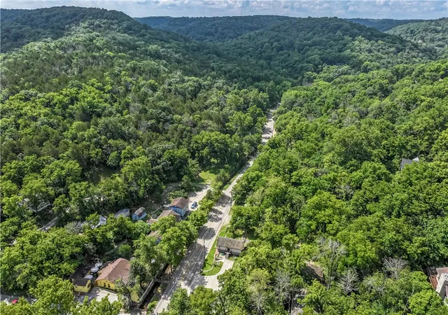2nd image of 273 N Main St, Eureka Springs, AR 72632 | MLS# 1354566