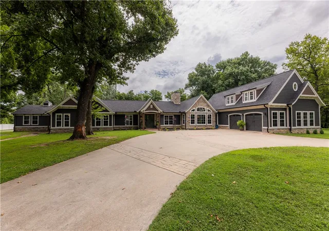 1st image of 1101 N Dogwood St, Siloam Springs, AR 72761 | MLS# 1354653