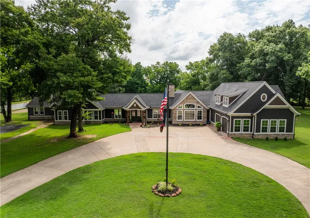 2nd image of 1101 N Dogwood St, Siloam Springs, AR 72761 | MLS# 1354653