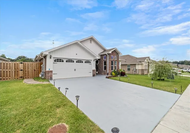 Photo 2 of Single family home for sale at 1411 Ari Ave, Centerton, AR 72719 | MLS# 1354568 | Listing updated on 2026-08-28