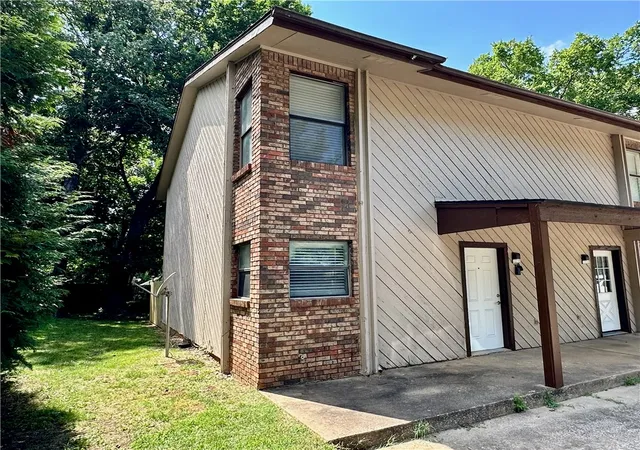 1st image of 2101 N East Oaks Dr, Fayetteville, AR 72703 | MLS# 1354514