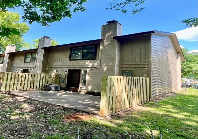 22nd image of 2101 N East Oaks Dr, Fayetteville, AR 72703 | MLS# 1354514