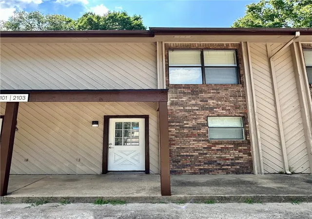 1st image of 2103 N East Oaks Dr, Fayetteville, AR 72703 | MLS# 1354516