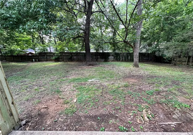 14th image of 2105 N East Oaks Dr, Fayetteville, AR 72703 | MLS# 1354522