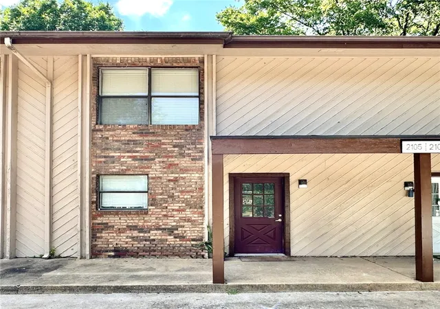 1st image of 2105 N East Oaks Dr, Fayetteville, AR 72703 | MLS# 1354522
