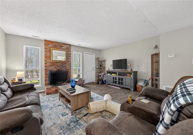 5th image of 2105 N East Oaks Dr, Fayetteville, AR 72703 | MLS# 1354522