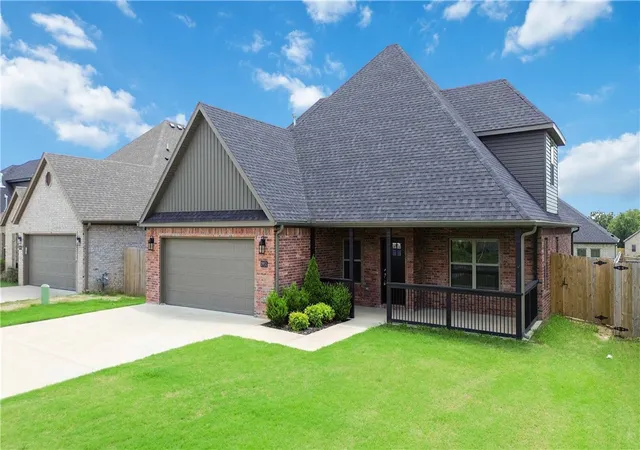 Homes for sale in Bentonville, AR | 1951 Edgewood Rd, Bentonville, AR 72713 | MLS# 1354487