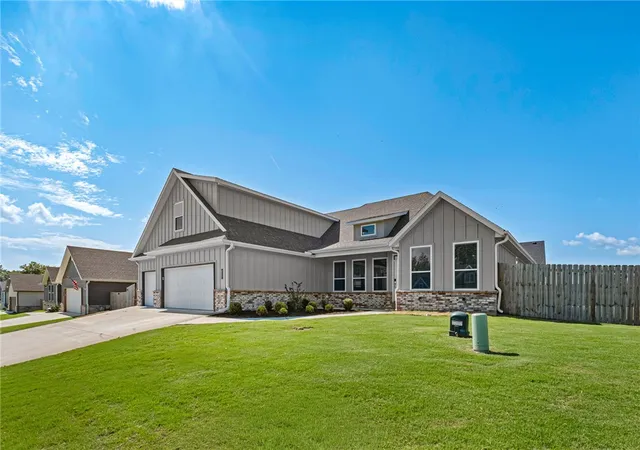 2nd image of 823 Mueller Wy, Prairie Grove, AR 72753 | MLS# 1354597