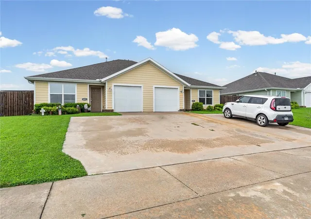 1st image of 609 Christopher Dr, Siloam Springs, AR 72761 | MLS# 1354616
