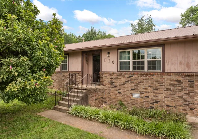 2nd image of 113 Brewer St, Harrison, AR 72601 | MLS# 1354695